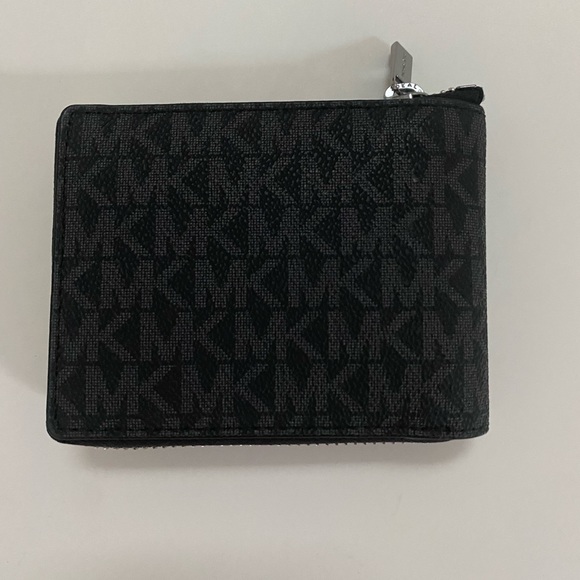 36U2LCOF3B - MICHAEL KORS BLACK - BILLFOLD W ZP CN PKT - Picture 5 of 8